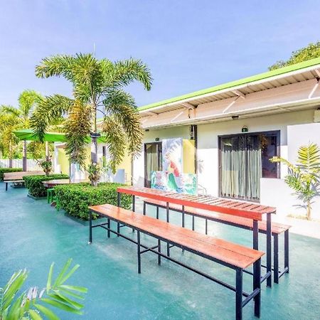 Oyo 450 Rawai Studios Resort Extérieur photo