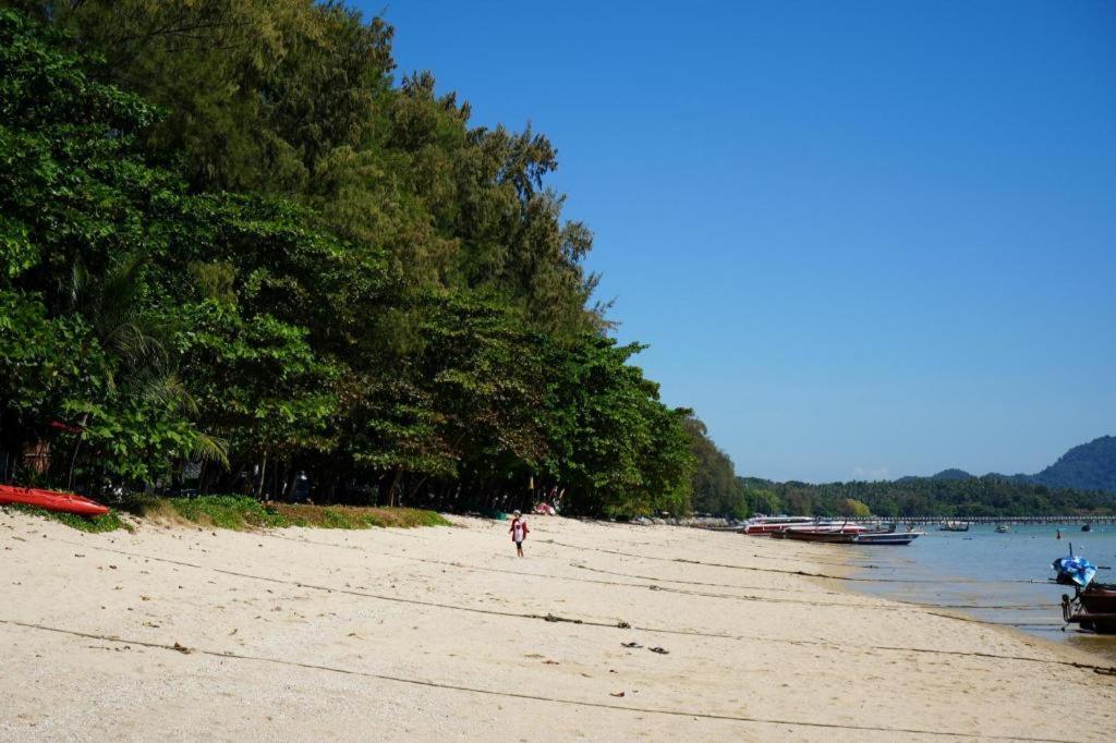 Oyo 450 Rawai Studios Resort Extérieur photo