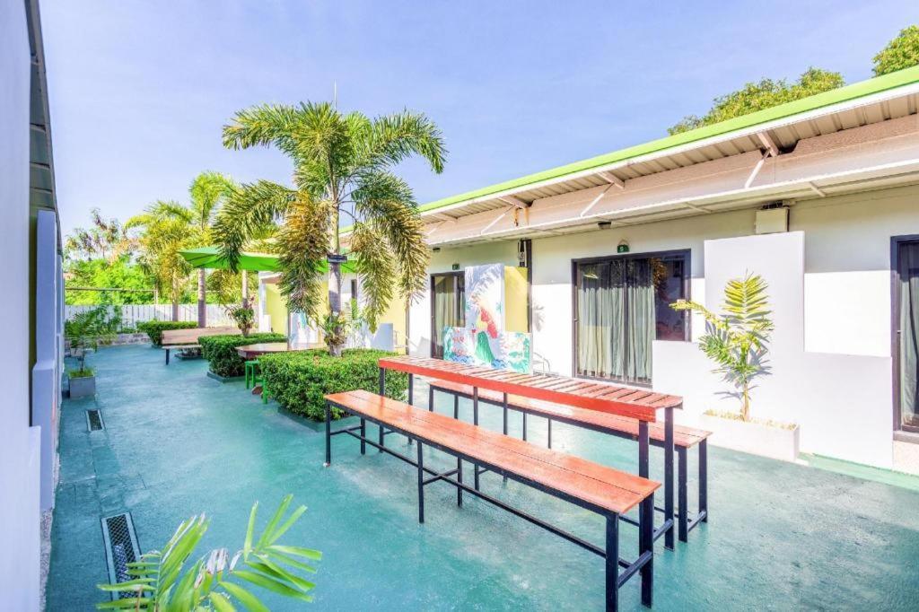 Oyo 450 Rawai Studios Resort Extérieur photo