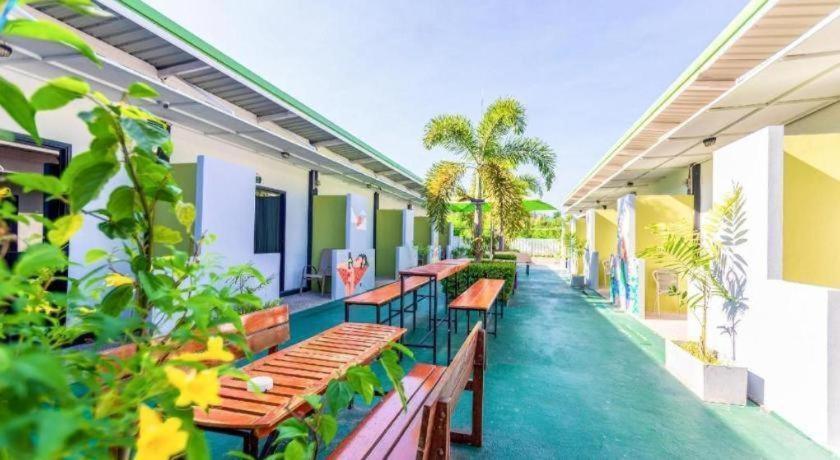Oyo 450 Rawai Studios Resort Extérieur photo